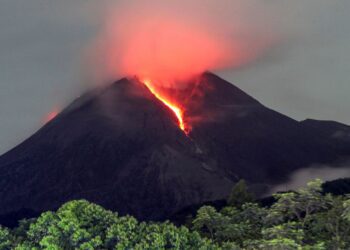 Death Toll Rises to 13 in Indonesia's Mount Merapi Volcanic Eruption