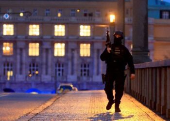 Prague Gunman Confesses to Killing Baby in Suicide Note