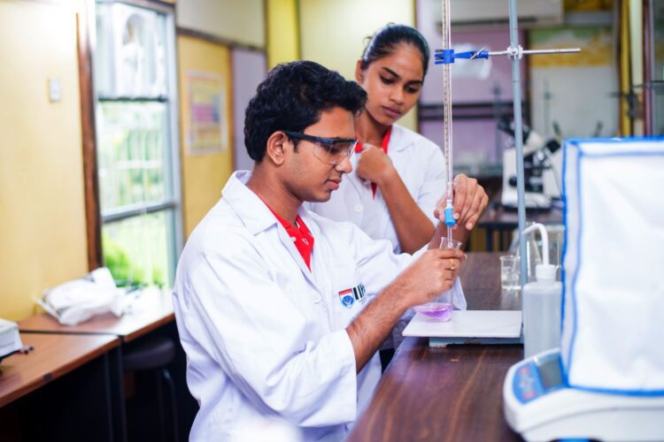 Coventry University and IIHS Collaborates to Offer Bachelors in Biomedical Sciences Degree