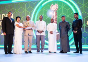 Chairman of Prime Health Herbal Products (PHHP) Senior Prof. R. V. P. J. Rajapakse receiving the award