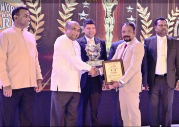 BWIO Main Sponsor Dr. T. Tharesanan - (Chairman - Tharshan Multinational Holdings Pvt Ltd.) receiving the main sponsor award