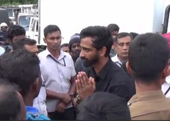Minister Thondaman takes Kelani Valley Plantations CEO hostage