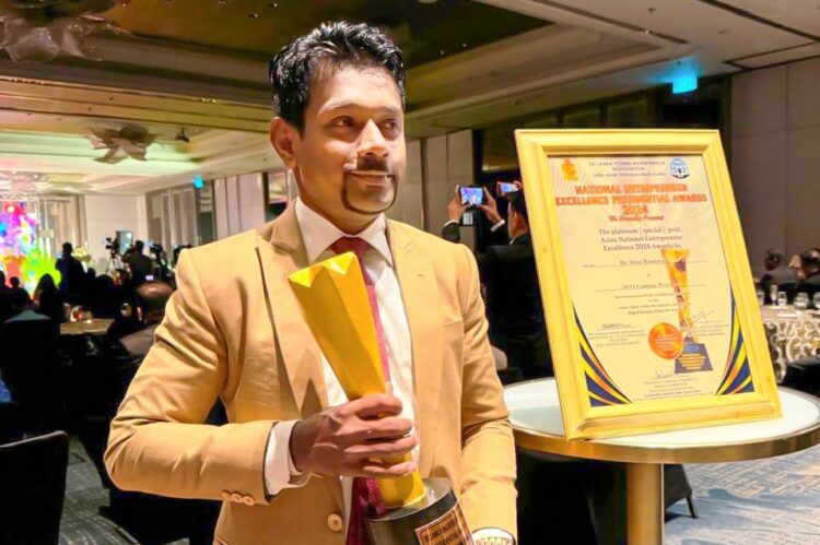 Founder of SDTI Campus Dr. Shantha Bandara with the award