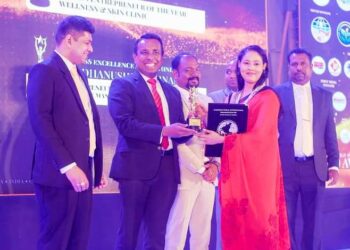Founder and Chief Executive Officer of Vcare Skin Clinic Dr. Pramila Ranasinghe receiving the award