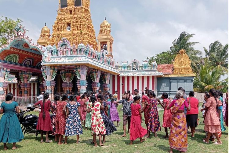 ඌර්කාවතුරේ කෝවිල...