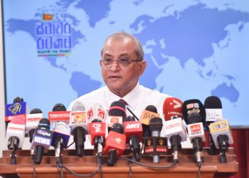 වැටුප් විෂමතා සම්බන්ධ ජනාධිපති  විශේෂඥ කමිටුවේ සභාපති  උදය ආර්. සෙනෙවිරත්න