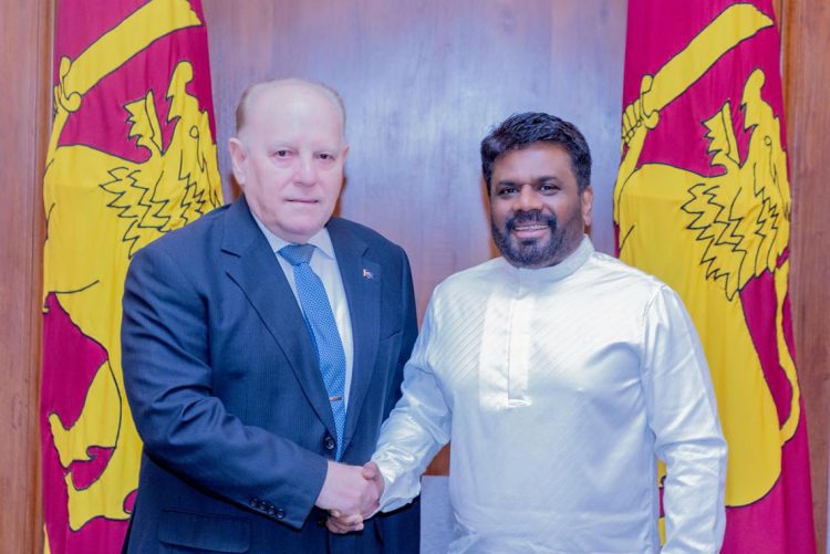 ජනපති ශ්‍රී ලංකාවේ කියුබානු තානාපති අන්ද්‍රේස් මාර්සෙලෝ ගොන්සාලෙස් ගොරිඩෝ සමග