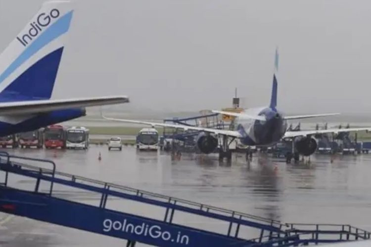 චෙන්නායි ගුවන්තොටුපලට අධික වර්ෂාව....