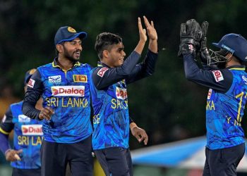 හොඳම පන්දු යැවීම දුනිත් වෛල්ලාලගේ ගෙනි....