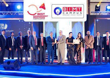 Mr. Farshath Jamal (CEO of BIMT Campus) receiving the award