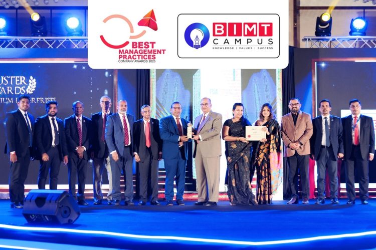 Mr. Farshath Jamal (CEO of BIMT Campus) receiving the award