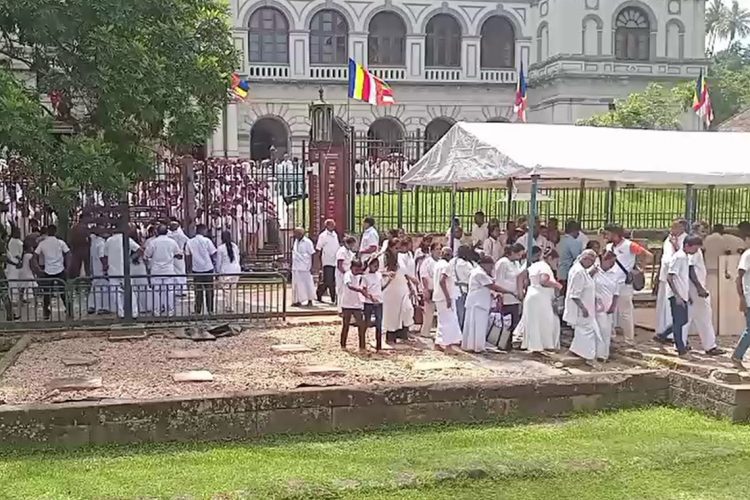 පරණ උසාවිය ඉදිරිපිටින් විශේෂ පාර...