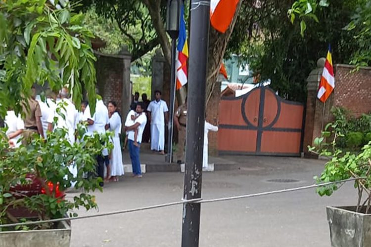 දියවඩන නිලමේවරයාගේ නිල නිවස අසල...
