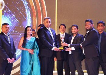 Deshamanya Mahesh De Silva (Director of Finance and Information Technology - Calton Group) receiving the award