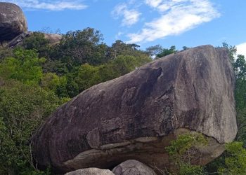 කටාරම් කෙටූ පෞරාණික ලෙනක්...
