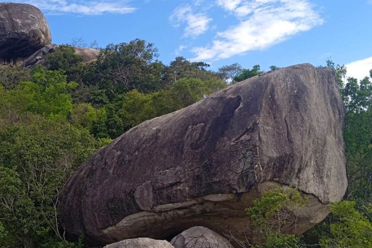 කටාරම් කෙටූ පෞරාණික ලෙනක්...