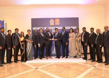 Rizwan Jalill (Group COO), Farih Fazal (Director / Group CEO), Asitha Kumarasinghe (Director) and management team with award