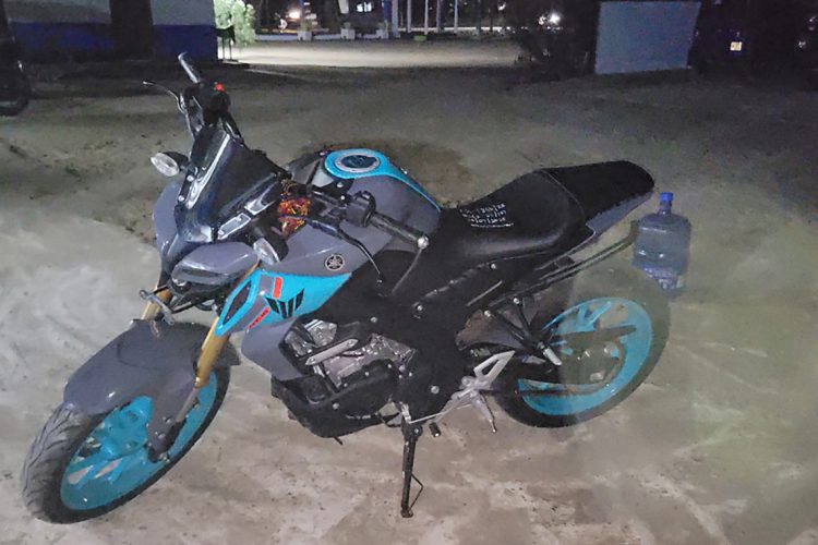 හොරා කෑ සල්ලිවලින් පෙම්වතාට මිලදී ගෙන දුන් යතුරුපැදිය...