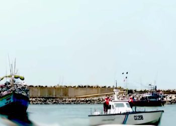 navy-seizes-drugs-weapons-fishing-boats-southern-sea