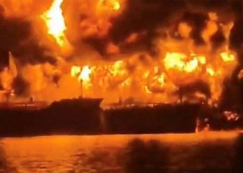 Burning-oil-tanker-in-Iraqi-waters-after Iranian-attack.