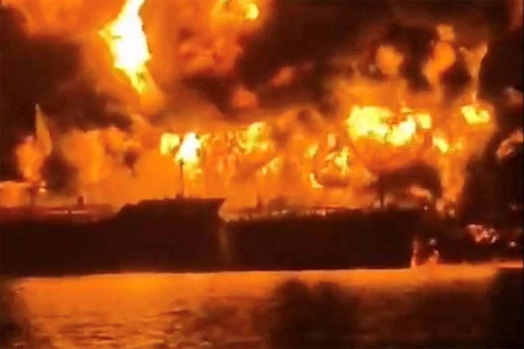 Burning-oil-tanker-in-Iraqi-waters-after Iranian-attack.