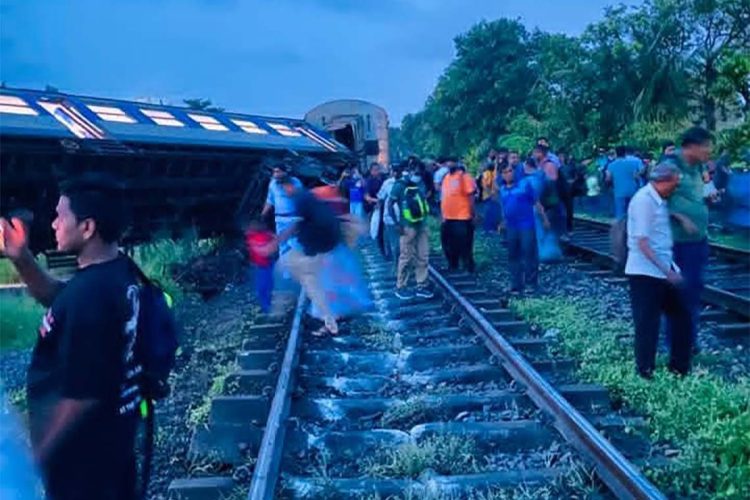 train-derailment-wanawasala-hunupitiya-injured
