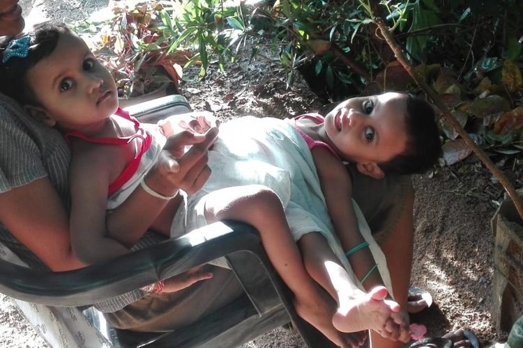 දෙබිඩි නිවුන් දරුවෝ...